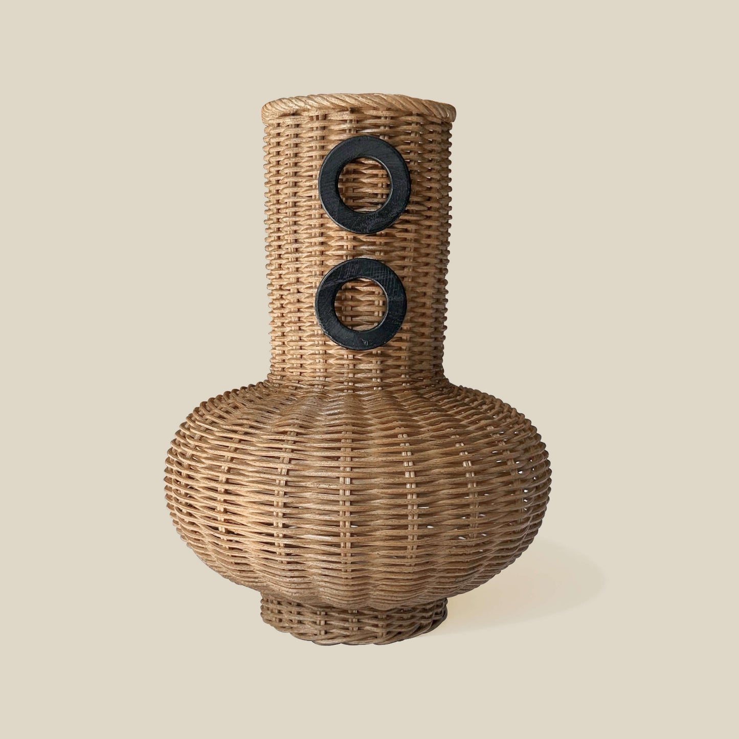 El yapımı rattan bambu vazo, 30 cm yüksekliğinde dekoratif çiçeklik – rustik boho salon sahneli